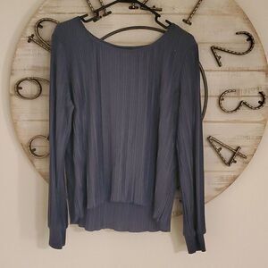 Hi low cuffed sleeve pleated top